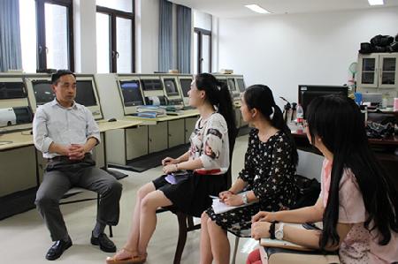 王胜平老师接受桃花族论坛
新闻记者采访